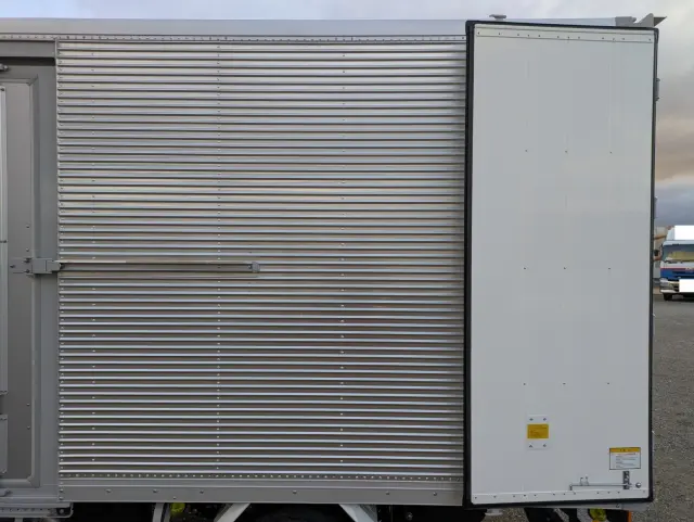 三菱 キャンター 2RG-FEAV0(2WD)の写真18