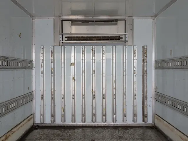 いすゞ フォワード 2PG-FSR90S2(2WD)の写真18