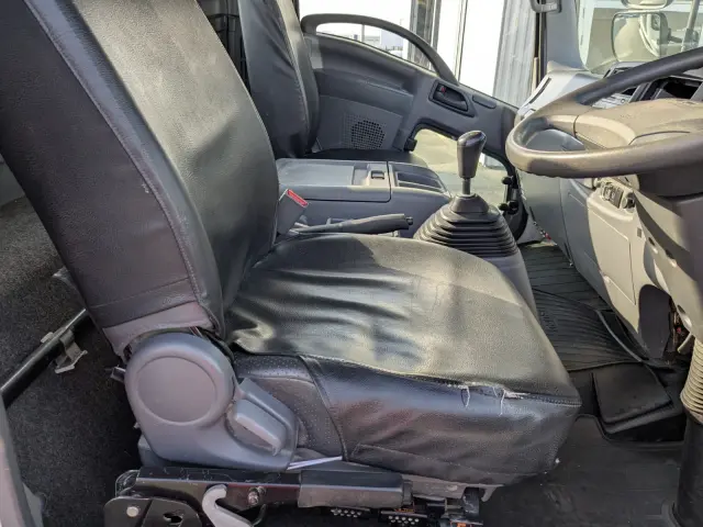 いすゞ フォワード 2PG-FRR90S2(2WD)の写真32