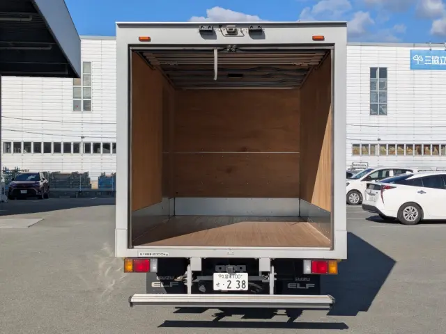 いすゞ エルフ 2RG-NPR88AN(2WD)の写真9