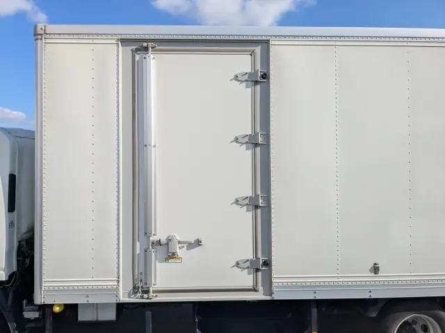 いすゞ エルフ 2RG-NPR88AN(2WD)の写真13