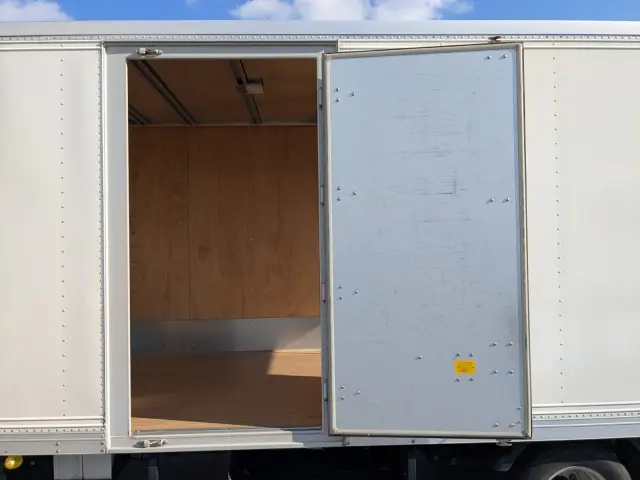 いすゞ エルフ 2RG-NPR88AN(2WD)の写真14