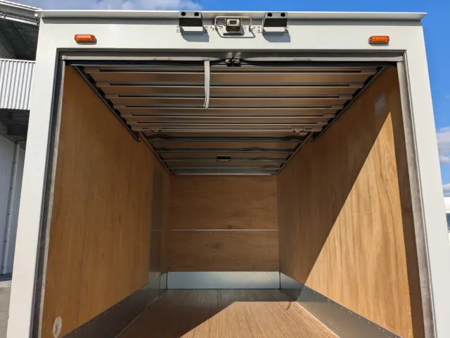 いすゞ エルフ 2RG-NPR88AN(2WD)の写真19