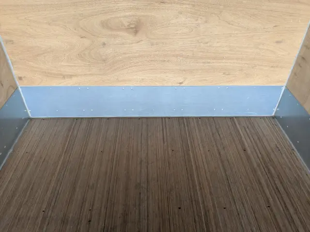 いすゞ エルフ 2RG-NPR88AN(2WD)の写真23