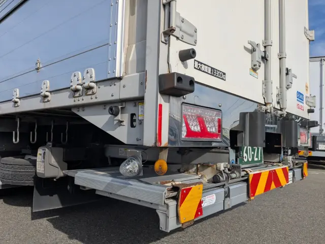 いすゞ ギガ 2PG-CYJ77C(8x4)の写真6