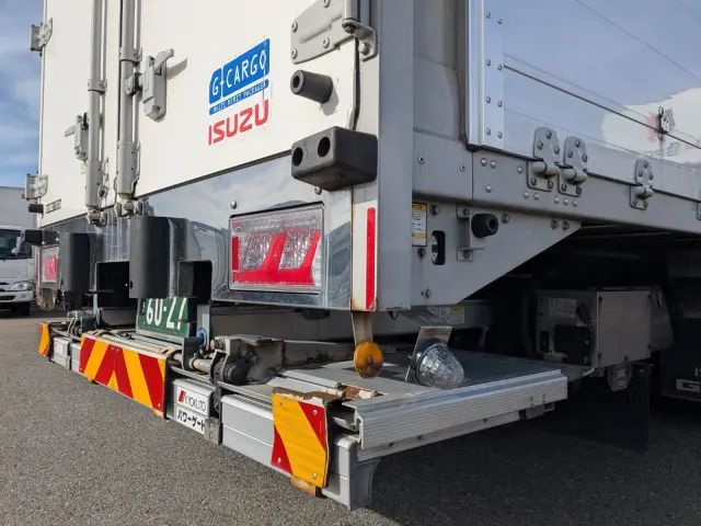 いすゞ ギガ 2PG-CYJ77C(8x4)の写真7