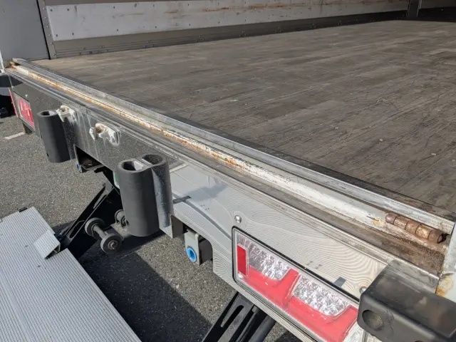 いすゞ ギガ 2PG-CYJ77C(8x4)の写真11