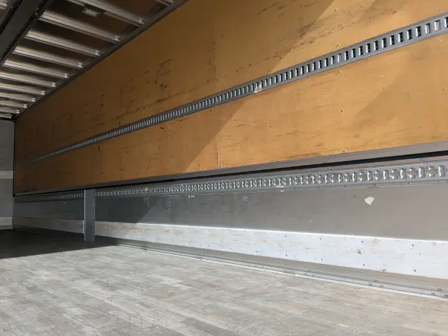 いすゞ ギガ 2PG-CYJ77C(8x4)の写真13