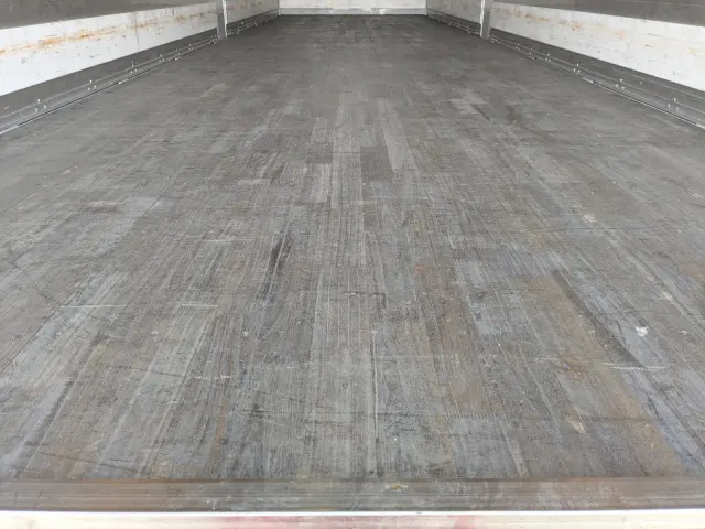 いすゞ ギガ 2PG-CYJ77C(8x4)の写真15