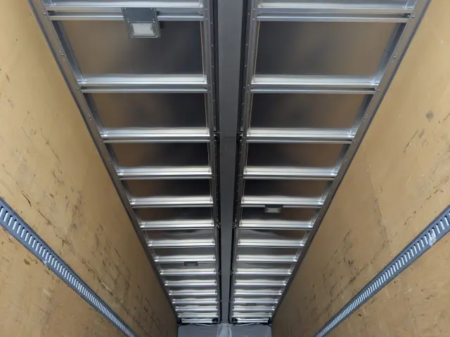 いすゞ ギガ 2PG-CYJ77C(8x4)の写真16