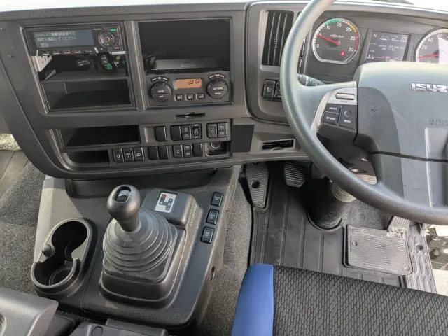 いすゞ ギガ 2PG-CYJ77C(8x4)の写真37