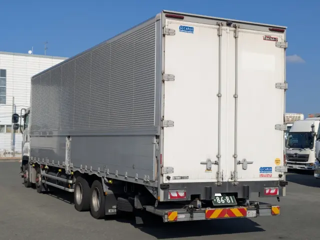 いすゞ ギガ 2PG-CYJ77C(8x4)の写真4