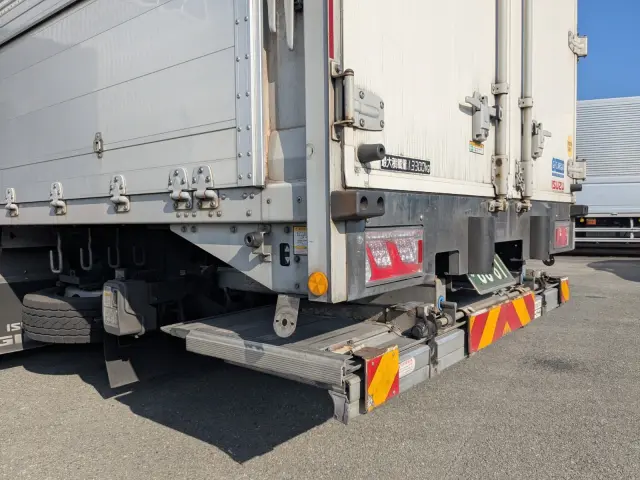 いすゞ ギガ 2PG-CYJ77C(8x4)の写真6