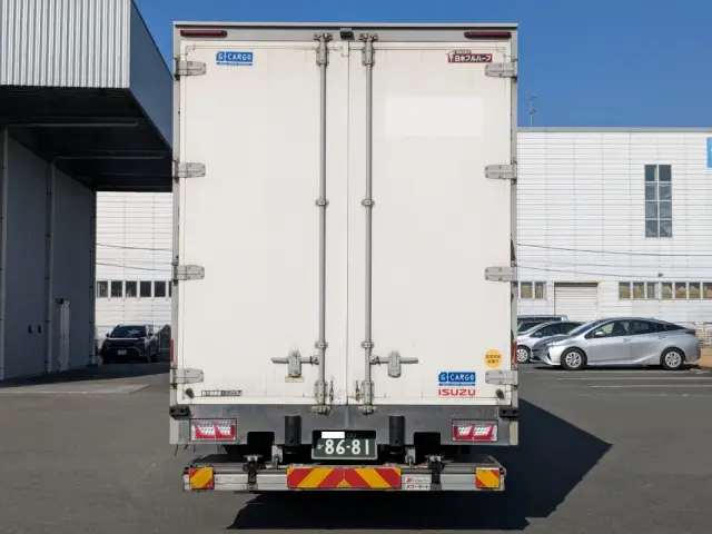 いすゞ ギガ 2PG-CYJ77C(8x4)の写真8