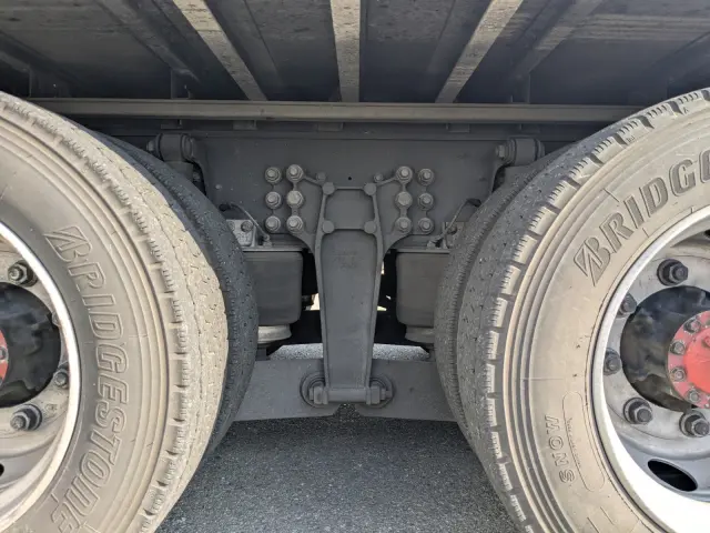 いすゞ ギガ 2PG-CYJ77C(8x4)の写真12