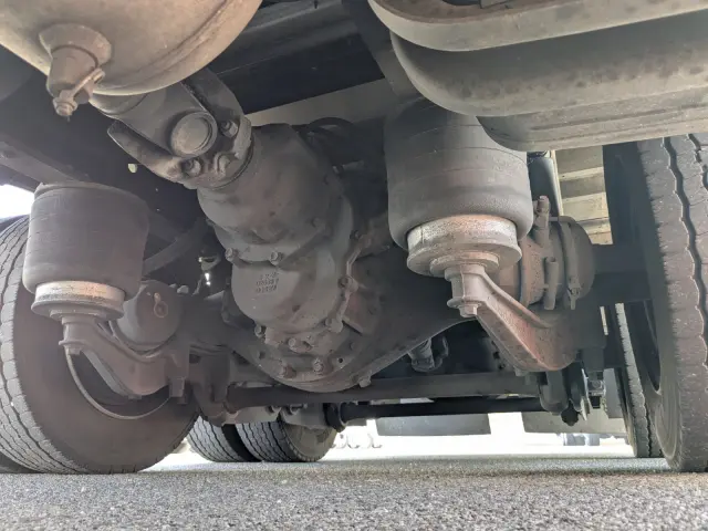 いすゞ ギガ 2PG-CYJ77C(8x4)の写真13