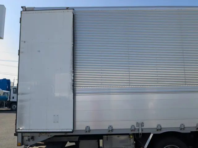 いすゞ ギガ 2PG-CYJ77C(8x4)の写真15