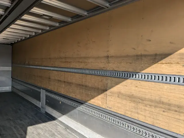 いすゞ ギガ 2PG-CYJ77C(8x4)の写真26