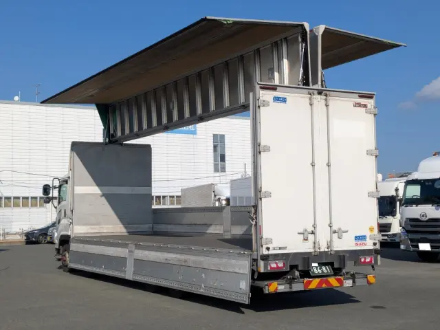 いすゞ ギガ 2PG-CYJ77C(8x4)の写真28