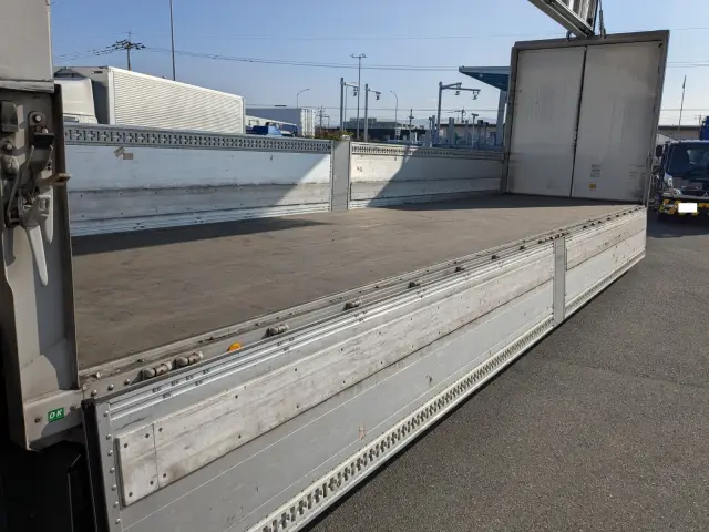 いすゞ ギガ 2PG-CYJ77C(8x4)の写真30