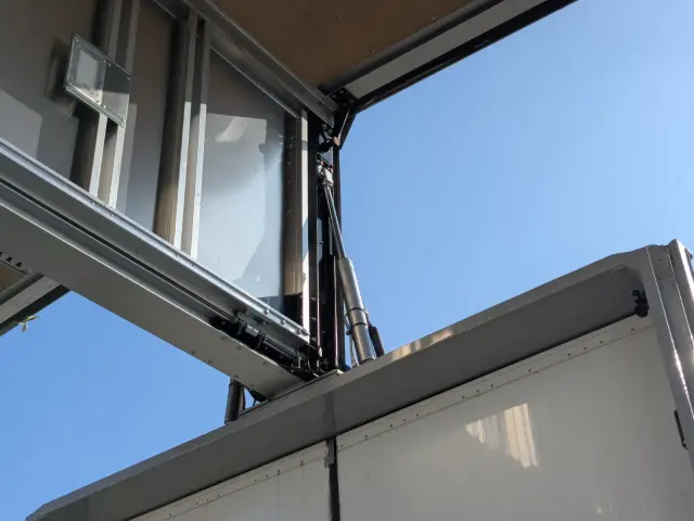 いすゞ ギガ 2PG-CYJ77C(8x4)の写真32