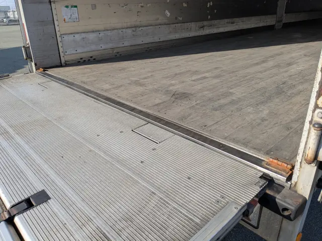 いすゞ ギガ 2PG-CYJ77C(8x4)の写真36