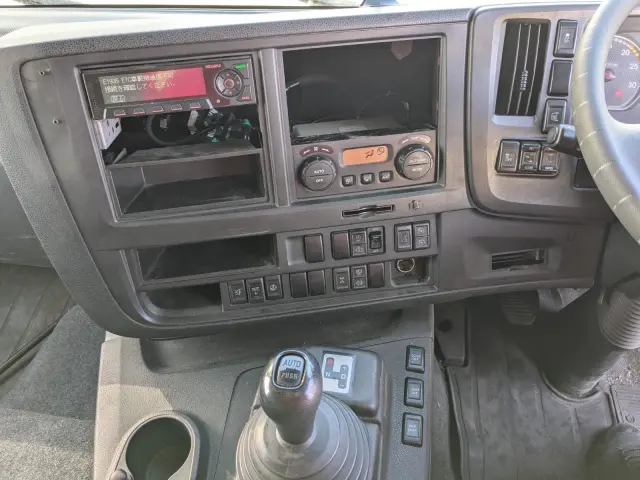 いすゞ ギガ 2PG-CYJ77C(8x4)の写真39