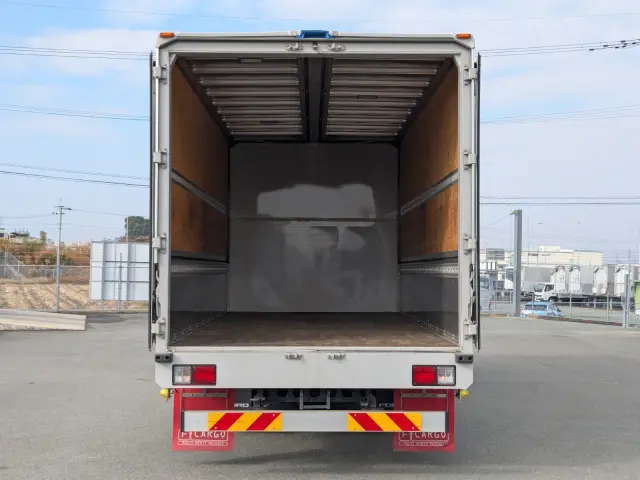 いすゞ フォワード 2RG-FRR90T2(2WD)の写真8