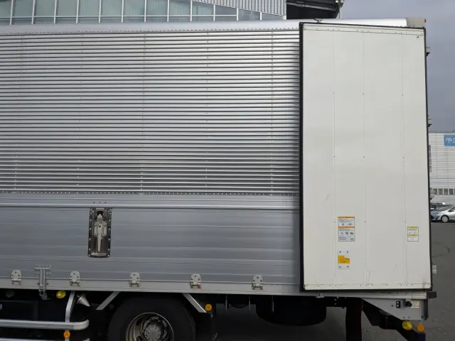 いすゞ フォワード 2RG-FRR90T2(2WD)の写真9