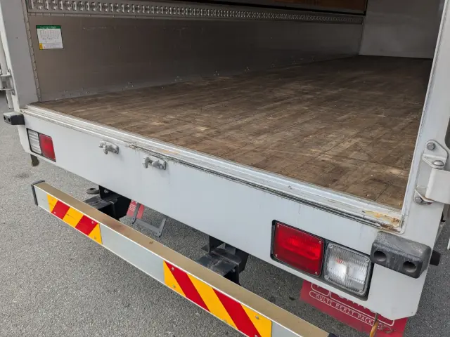 いすゞ フォワード 2RG-FRR90T2(2WD)の写真17