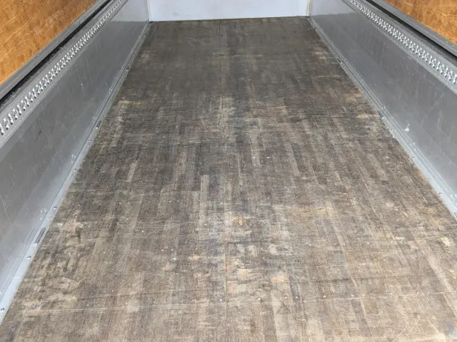 いすゞ フォワード 2RG-FRR90T2(2WD)の写真19