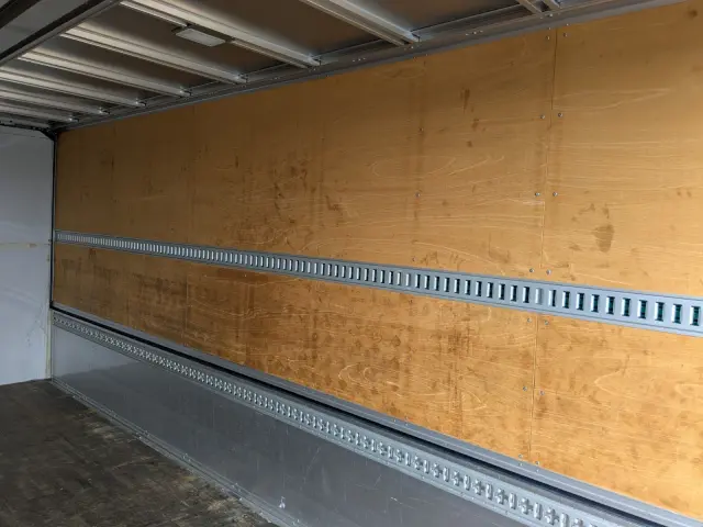 いすゞ フォワード 2RG-FRR90T2(2WD)の写真24