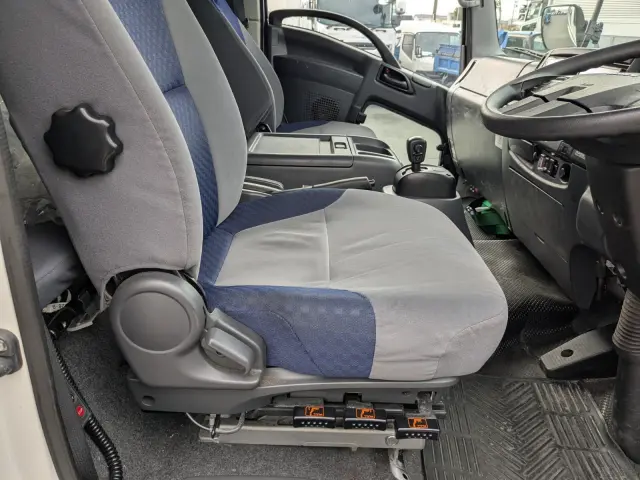 いすゞ フォワード 2RG-FRR90T2(2WD)の写真35