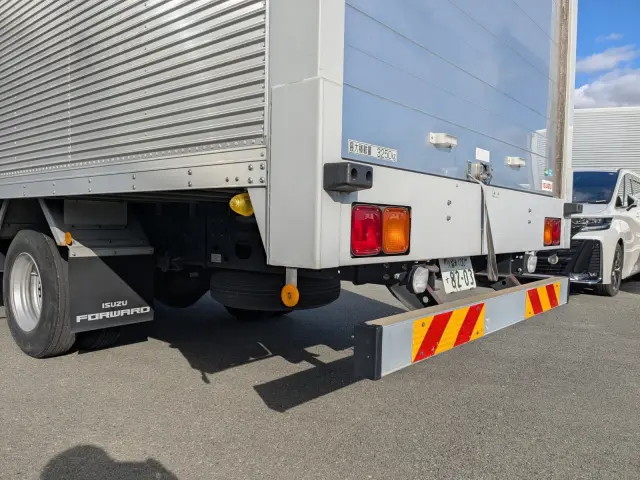 いすゞ エルフ 2RG-FRR90S2(2WD)の写真5
