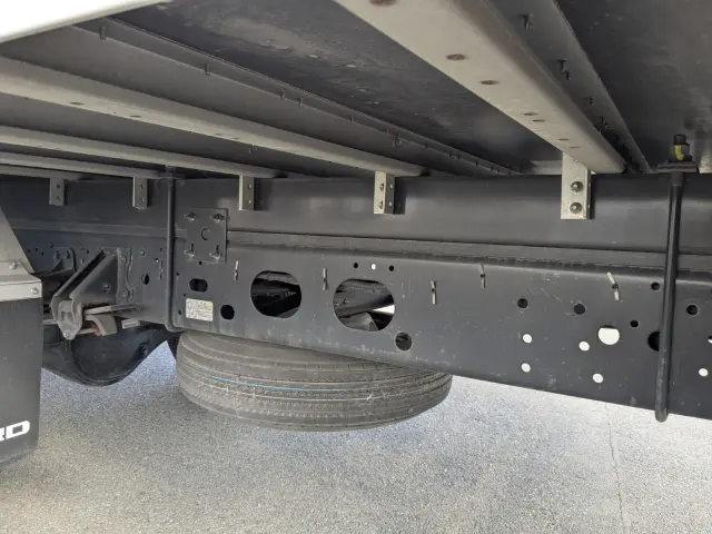 いすゞ エルフ 2RG-FRR90S2(2WD)の写真9