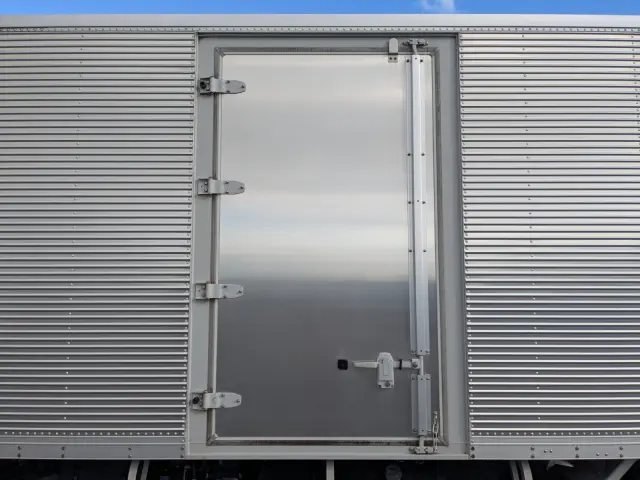 いすゞ エルフ 2RG-FRR90S2(2WD)の写真12