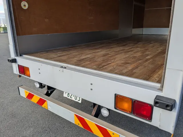 いすゞ エルフ 2RG-FRR90S2(2WD)の写真17