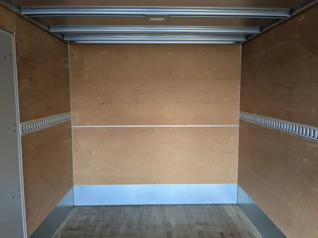 いすゞ エルフ 2RG-FRR90S2(2WD)の写真20