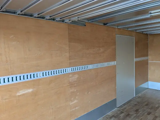 いすゞ エルフ 2RG-FRR90S2(2WD)の写真26