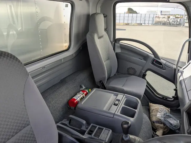 いすゞ エルフ 2RG-FRR90S2(2WD)の写真28