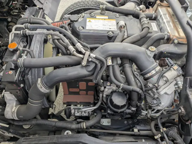 いすゞ エルフ 2RG-FRR90S2(2WD)の写真32