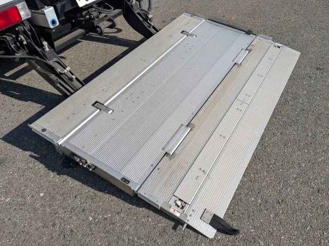 三菱 キャンター 2PG-FEB80(2WD)の写真9