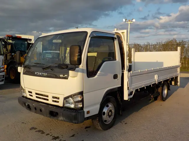 いすゞ エルフ PB-NPR81AR(2WD)の写真1