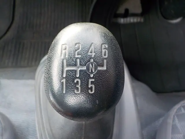いすゞ エルフ PB-NPR81AR(2WD)の写真33
