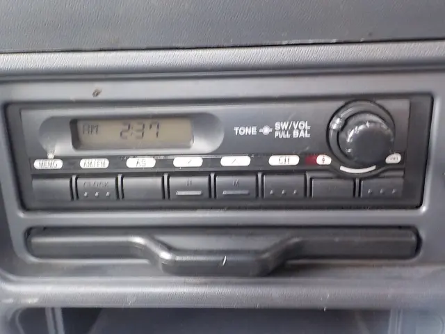 いすゞ エルフ PB-NPR81AR(2WD)の写真34