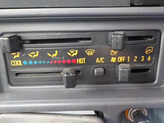 いすゞ エルフ PB-NPR81AR(2WD)の写真35
