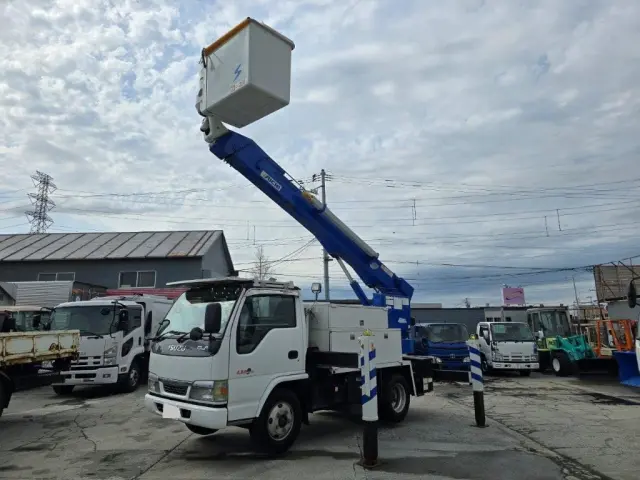 いすゞ エルフ 4HL1(2WD)の写真2