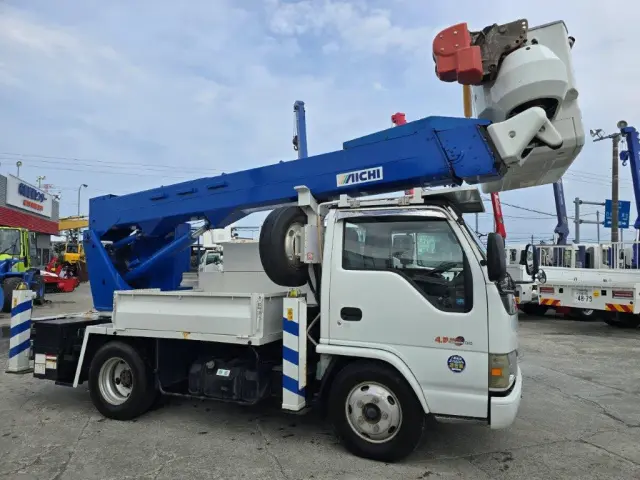 いすゞ エルフ 4HL1(2WD)の写真4