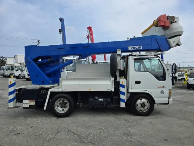 いすゞ エルフ 4HL1(2WD)の写真5