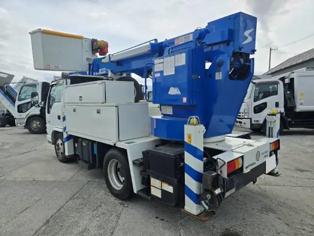 いすゞ エルフ 4HL1(2WD)の写真7